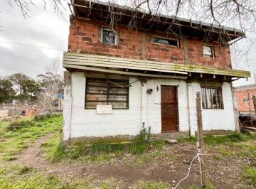 Casa · 52m² · 2 Ambientes · Venta Terreno con Casa en Contrucción / F. U. camet