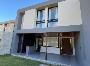 Casa de 5 ambientes, Córdoba · Dúplex de Categoría en Venta en Cañuelas Chico