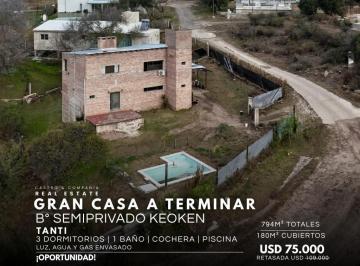 Casa · 180m² · 6 Ambientes · 1 Cochera · Venta Propiedad de 3 Dorm. con Cochera y Piscina en Barrio Semi Cerrado Keoken, Tanti