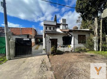 Casa · 156m² · 3 Ambientes · 3 Cocheras · Casa en Venta - 2 Dorm. 1 Baño - La Plata