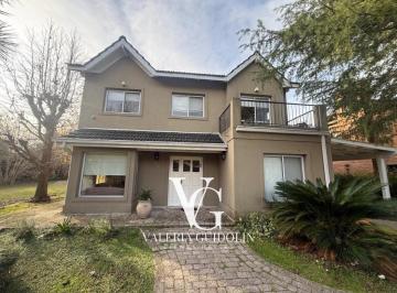 Casa · 143m² · 5 Ambientes · 5 Cocheras · Casa en Nautico Escobar Venta