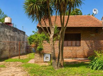 Casa · 90m² · 4 Ambientes · 1 Cochera · Venta de Casa