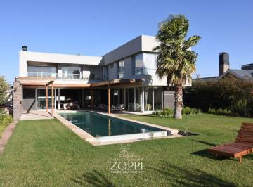 Casa de 5 ambientes, Bahía Blanca · Oportunidad Unica en La Reserva