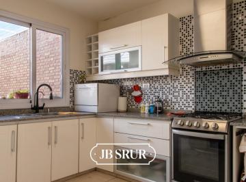 Casa · 420m² · 7 Ambientes · 2 Cocheras · Casa en Venta de 3 Dorm.