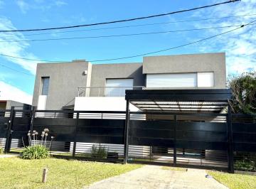 Casa · 550m² · 5 Ambientes · 1 Cochera · Casa en Venta en Fisherton