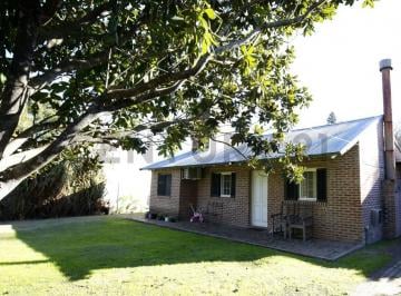 Casa · 100m² · 4 Ambientes · 2 Cocheras · Casa en Venta en City Bell con 1260 m de Lote