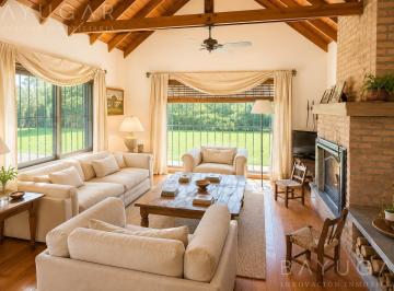 Casa · 180m² · 6 Ambientes · 4 Cocheras · Casa Venta - Barrio La Retama, Manzanares - Pilar - Estilo Campo