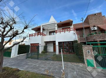 Casa · 300m² · Casa en Neuquen
