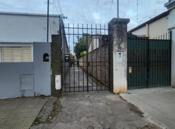 Casa · 95m² · 4 Ambientes · Interno a Refaccionar