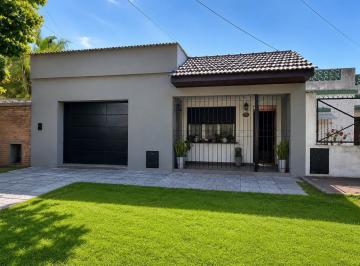 Casa · 120m² · 4 Ambientes · 2 Cocheras · Casa en Venta 4 Ambientes en Banfield Apto Credito