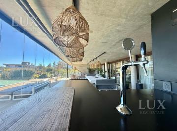 Casa · 292m² · 7 Ambientes · 4 Cocheras · Casa de Diseno a La Laguna en El Naudir Aguas Privadas