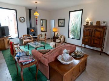 Casa · 202m² · 5 Ambientes · 2 Cocheras · Venta Casa en Fincas de San Vicente II