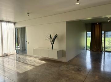 Casa · 200m² · 4 Ambientes · 2 Cocheras · Casa en Funes Hills Miraflores