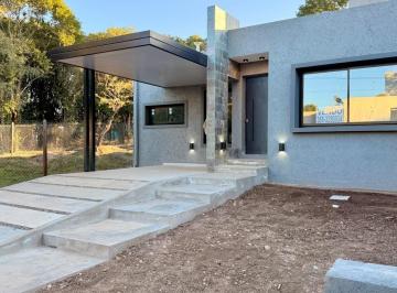 Casa · 108m² · 4 Ambientes · 2 Cocheras · Casa en Villa Catalina