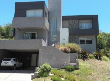 Casa de 7 ambientes, La Calera · Vendo - La Rufiuna - Central - 3 Dorm - Escritorio - Galeria con Asador - Pileta - Cochera 2 Autos