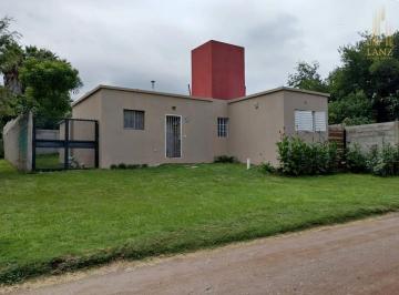 Casa · 75m² · 3 Ambientes · 1 Cochera · Casa en Venta - Unquillo