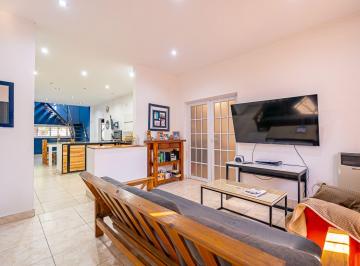 PH · 210m² · 7 Ambientes · 3 Cocheras · Venta Casa 7 Amb Restaurada Pileta Fondo y Garage