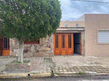 Casa · 104m² · 2 Ambientes · 1 Cochera · Casa en Ensenada