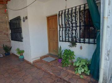 Casa · 300m² · 5 Ambientes · 3 Cocheras · Casa 4 Dorm. Venta Cochera Patio y Galpón