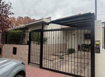 Casa de 6 ambientes, Godoy Cruz · Alquilo Casa en Godoy Cruz, Zona Las Tortugas, Cercanía Puente Olive