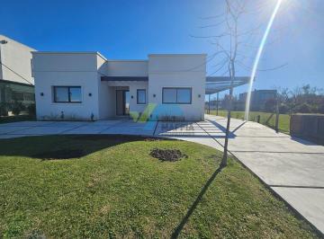 Casa · 181m² · 6 Ambientes · 5 Cocheras · Casa en Venta en Santo Tomas, Derqui, Pilar - 6 Ambientes