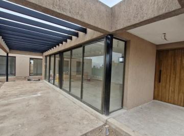 Casa · 673m² · 5 Ambientes · 2 Cocheras · Casa en Barrio Lar de Boedo