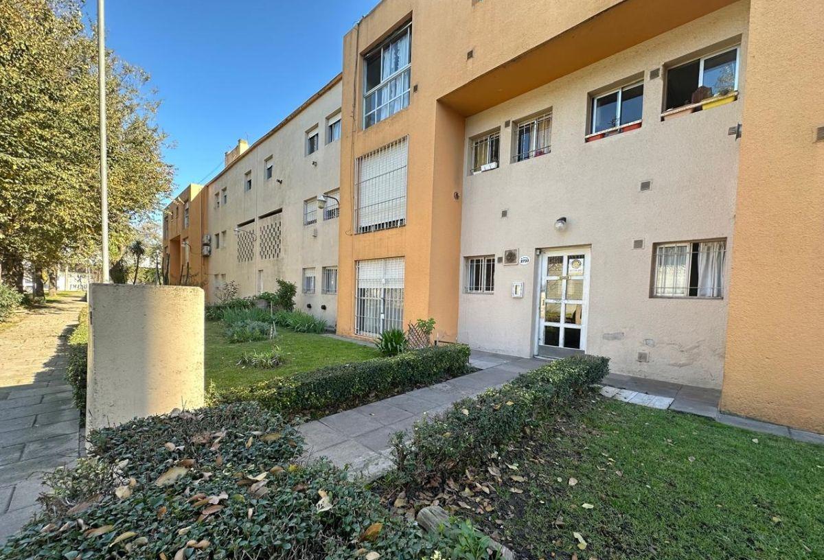 En venta departamento de 4 ambientes al frente con espacio de cochera