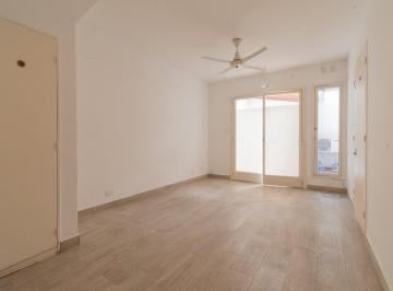 Departamento · 33m² · 1 Ambiente · Hermoso Monoambiente con Patio Cerrado! Apto Profesional y Bajas Expensas! Bulnes 1950