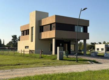 Casa · 181m² · 4 Ambientes · 2 Cocheras · Casa en Longchamps