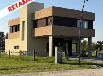 Casa · 181m² · 4 Ambientes · 2 Cocheras · Casa en Longchamps