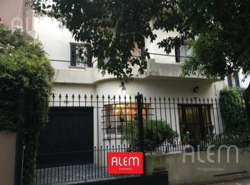 Casa · 260m² · 5 Ambientes · 1 Cochera · Casa en Exclenete Cuadra con Garita de Seguridad