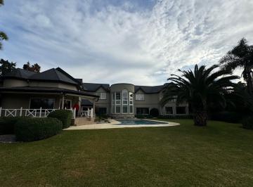 Casa de 8 ambientes, Moreno · Importante Propiedad Al Polo