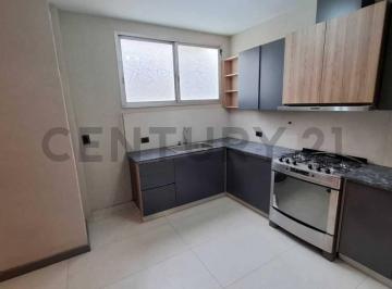 Casa · 187m² · 5 Ambientes · 1 Cochera · Venta Triplex con Cochera y Playroom en Villa Luro