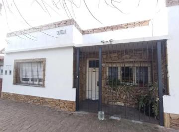 NFX-NFX-9_2 · Casa en Venta en Villa Luzuriaga con Patio y Cochera