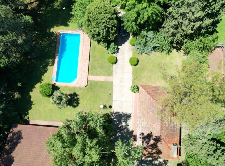 Casa · 300m² · 5 Ambientes · 2 Cocheras