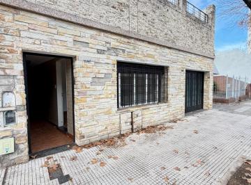 Casa · 203m² · 4 Ambientes · 1 Cochera · Venta de Casa en Villa Devoto a Actualizar
