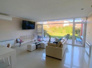 Casa · 160m² · 4 Ambientes · 1 Cochera · Casa en Bahia Blanca