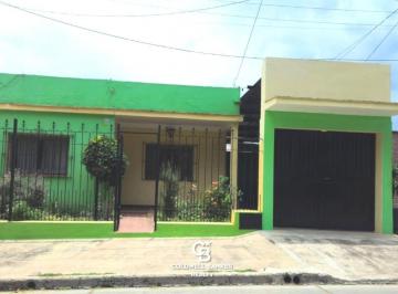 Casa · 275m² · 7 Ambientes · 1 Cochera · Casa 4 Dorm. Pueyrredon Al 1900