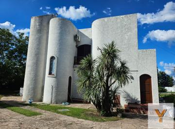 Casa · 250m² · 7 Ambientes · Casa en Venta - 4 Dorm. 3 Baños - 2.400 m² - Carlos Casares