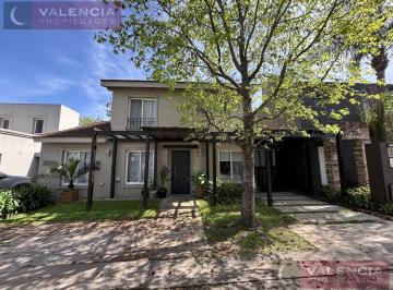 Casa · 160m² · 5 Ambientes · 1 Cochera · Casa en S. Isi. - Vias/rolon