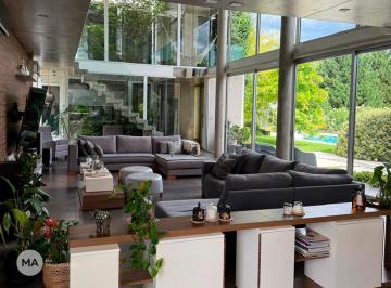 Casa · 611m² · 7 Ambientes · 5 Cocheras · Casa 4 Dorm. en Barrio Cerrado con Amenities - Kentucky - Funes | Venta