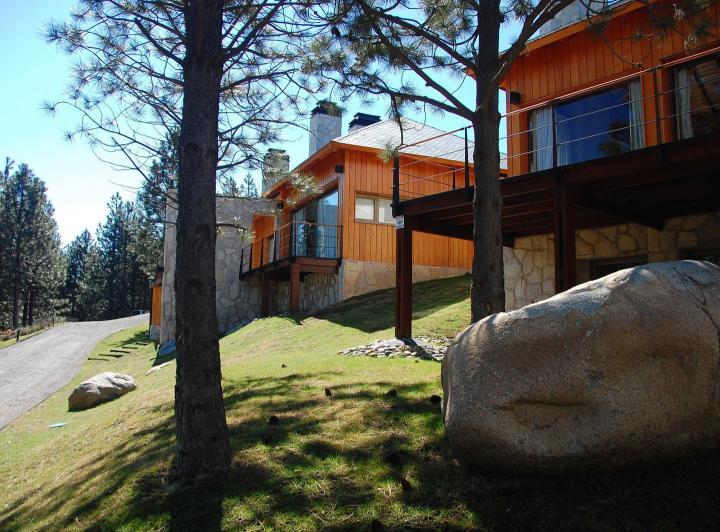 Casa · 1200m² · 10 Ambientes · 2 Cocheras