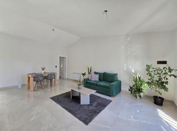 Casa · 108m² · 3 Ambientes · 1 Cochera · Casa en PH en Venta, Zona Nueva Pompeya. Apto Credito