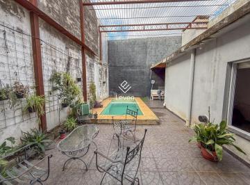 Casa · 146m² · 4 Ambientes · 1 Cochera · Venta Casa 3 Dorm Alto Alberdi Pileta Quincho Cochera