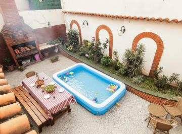 Casa · 197m² · 7 Ambientes · Oportunidad! Amplia Casa 5 Dorm., 3 Baños en Excelente Zona de Villa Devoto – Lote Propio