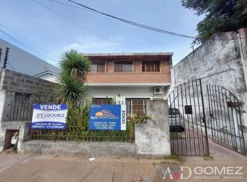 Casa · 170m² · 4 Ambientes · 2 Cocheras · Importante Casa 4 Amb a Refaccionar