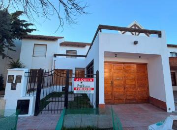 Departamento de 5 ambientes, General Roca · Duplex de 80 m² con 3 Dorm. en Alquiler en General Roca