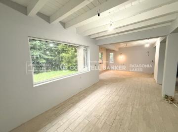 Casa · 979m² · 5 Ambientes · 4 Cocheras · Venta Casa 200 m² en Construcción con Vista Al Bosque y Parcial Al Lago. Villa La Angostura.