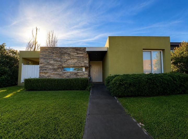 Casa · 800m² · 4 Ambientes · 1 Cochera