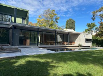 Casa · 274m² · 5 Ambientes · 2 Cocheras · Casa en Venta a Estrenar en Las Lomas de San Isidro. 3 Dorm. Pileta.
